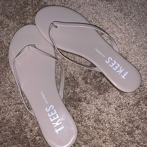 TKees Nude Flip Flops. Size 8
